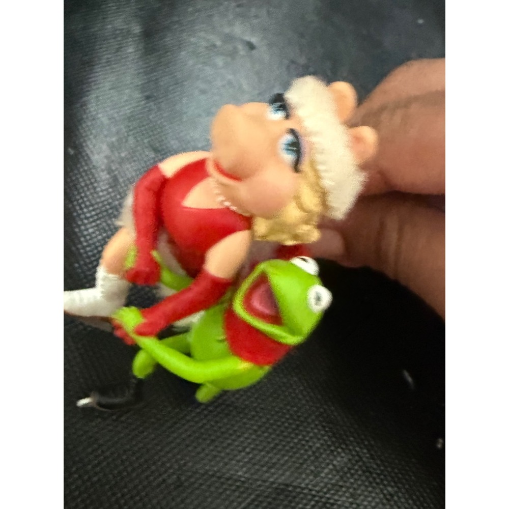 Vintage Hallmark Kermit and Miss Piggy Ice Skating Christmas Ornament Muppets - Picture 2 of 5